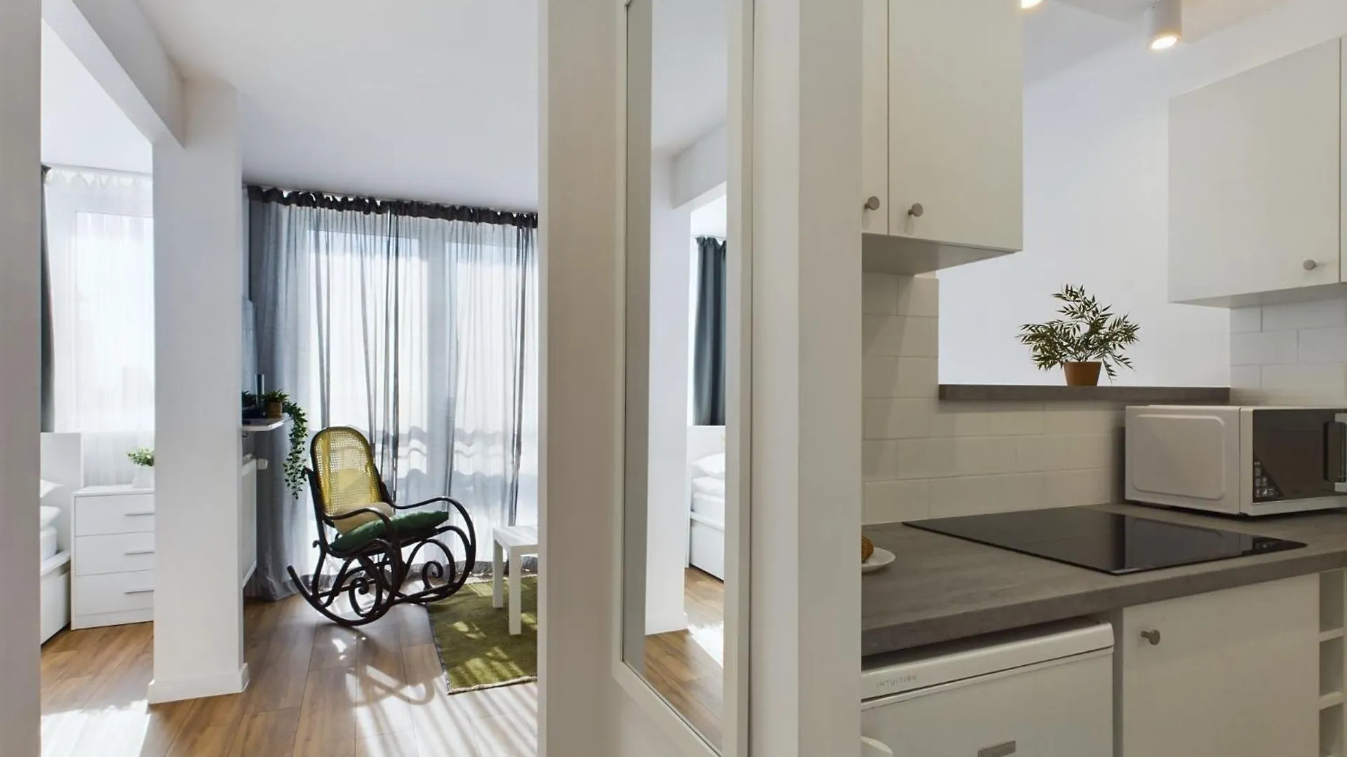 דירה ורשה Centrum Warszawy Piekne Studio Dla 3 Osob By Rent Like Home פולין