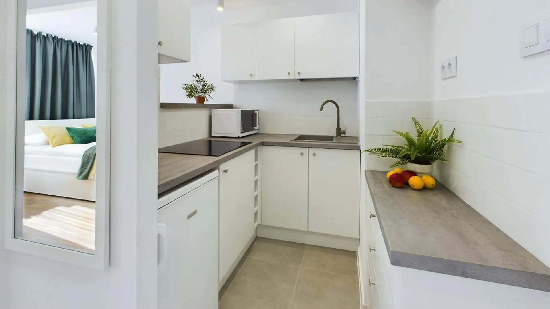 Centrum Warszawy Piekne Studio Dla 3 Osob By Rent Like Home Warsaw