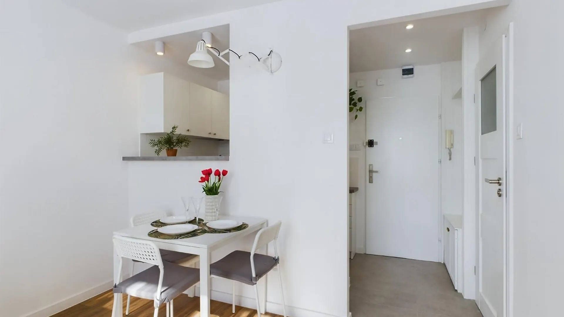Centrum Warszawy Piekne Studio Dla 3 Osob By Rent Like Home Warsaw 0*,