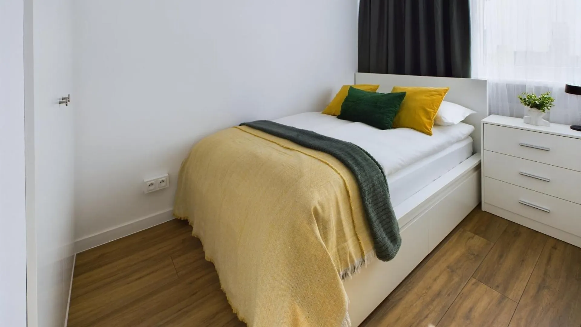 Centrum Warszawy Piekne Studio Dla 3 Osob By Rent Like Home Warsaw