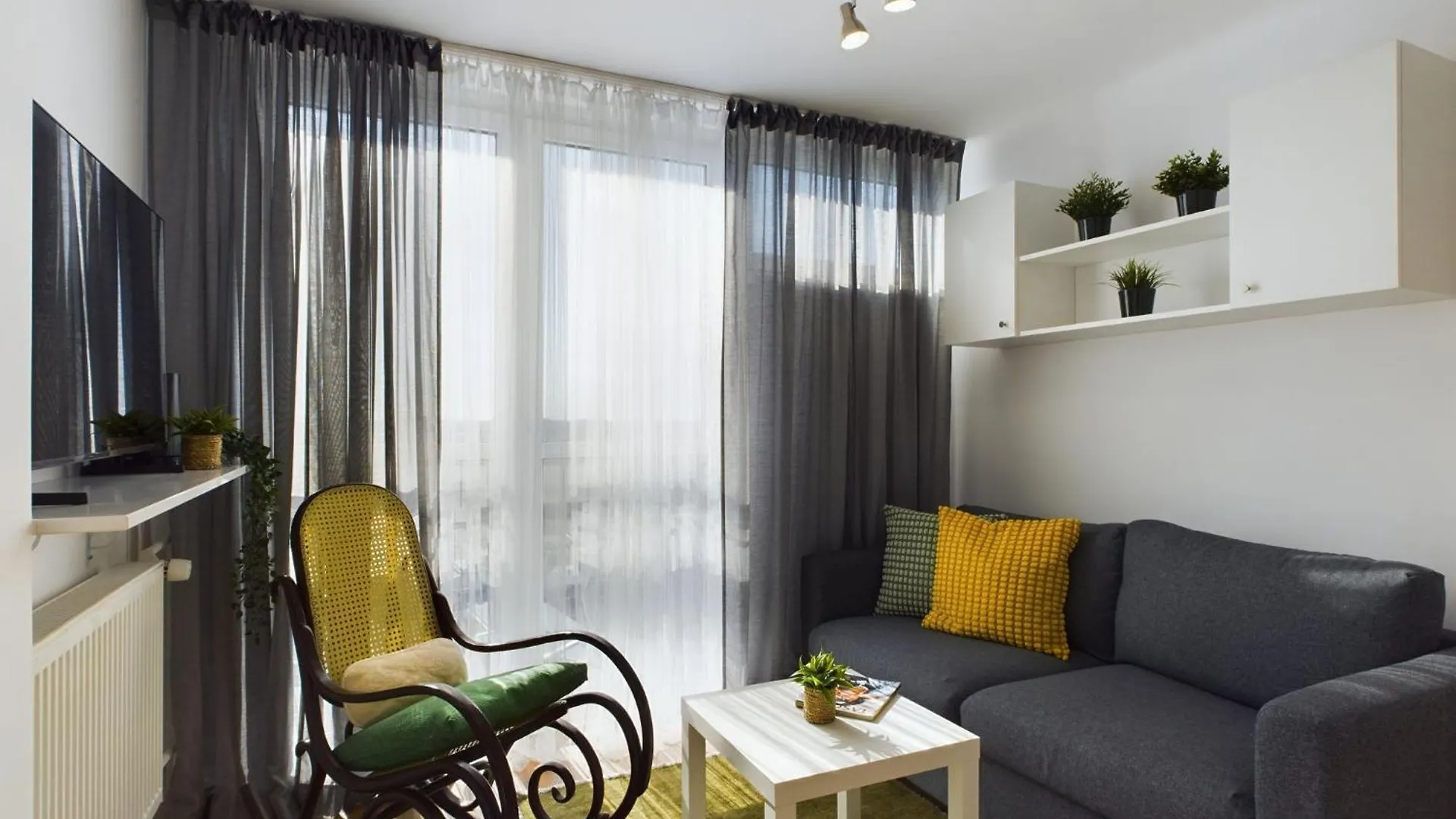 Centrum Warszawy Piekne Studio Dla 3 Osob By Rent Like Home location